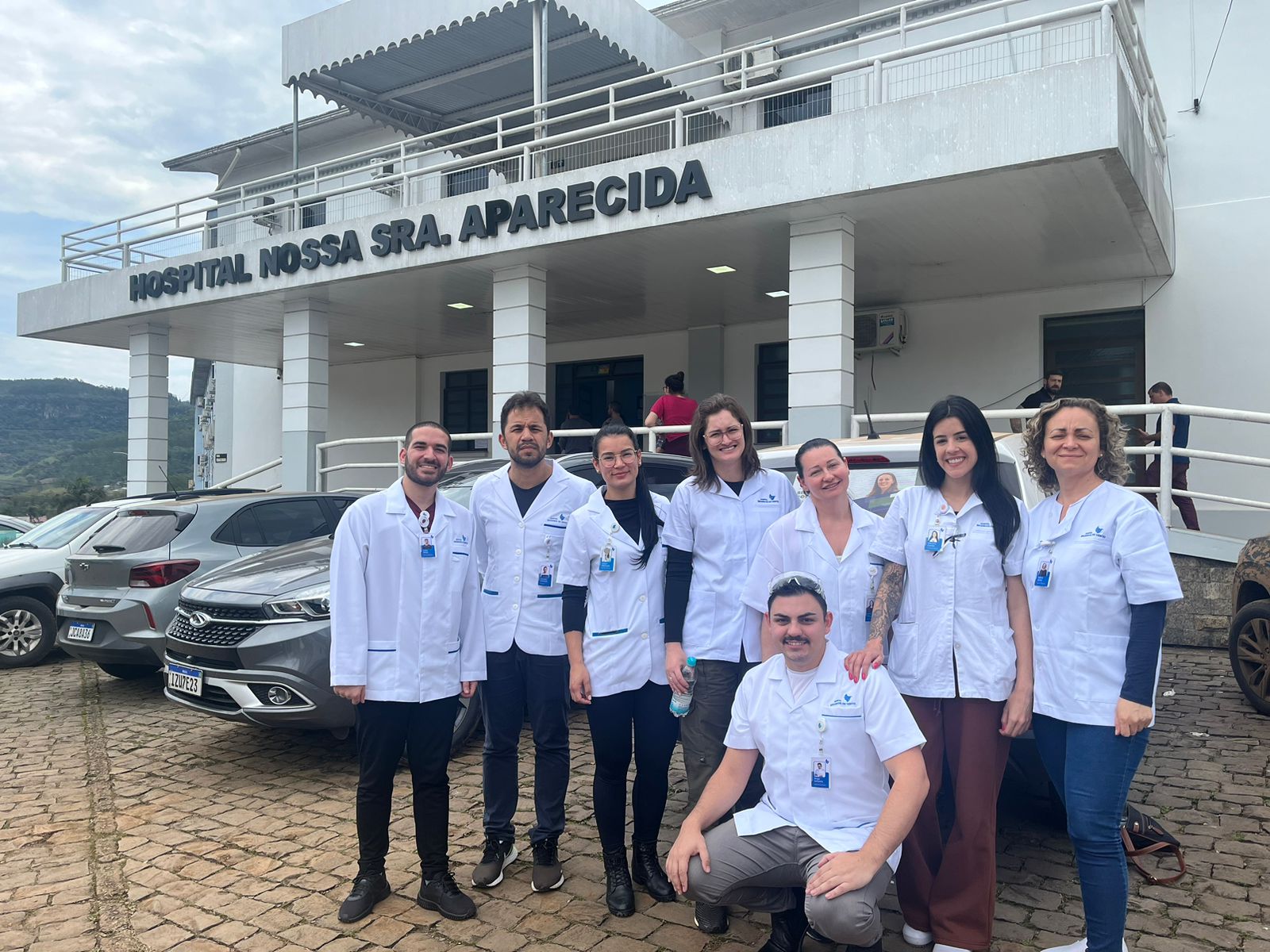 Voluntários do Instituto Moinhos Social atendem vítimas das enchentes em Muçum