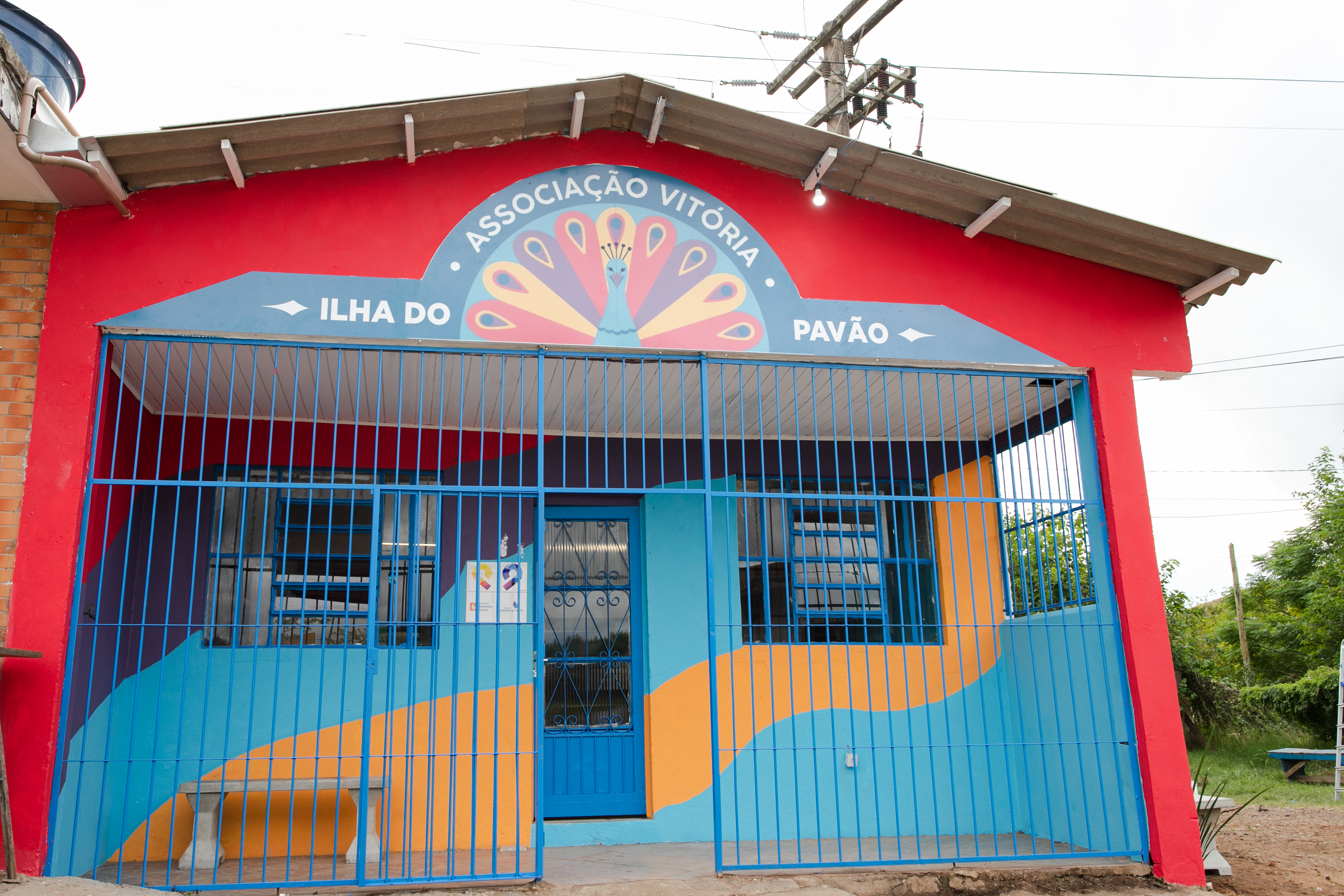 Em ação social, Instituto Moinhos Social promove melhorias na Associação dos Moradores da Ilha do Pavão